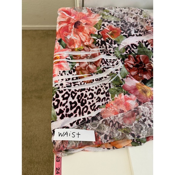 Lavish Plus Womans Top Size 2X Y2K Animal Print Beachy Hawaiian Travel Office - Picture 6 of 9